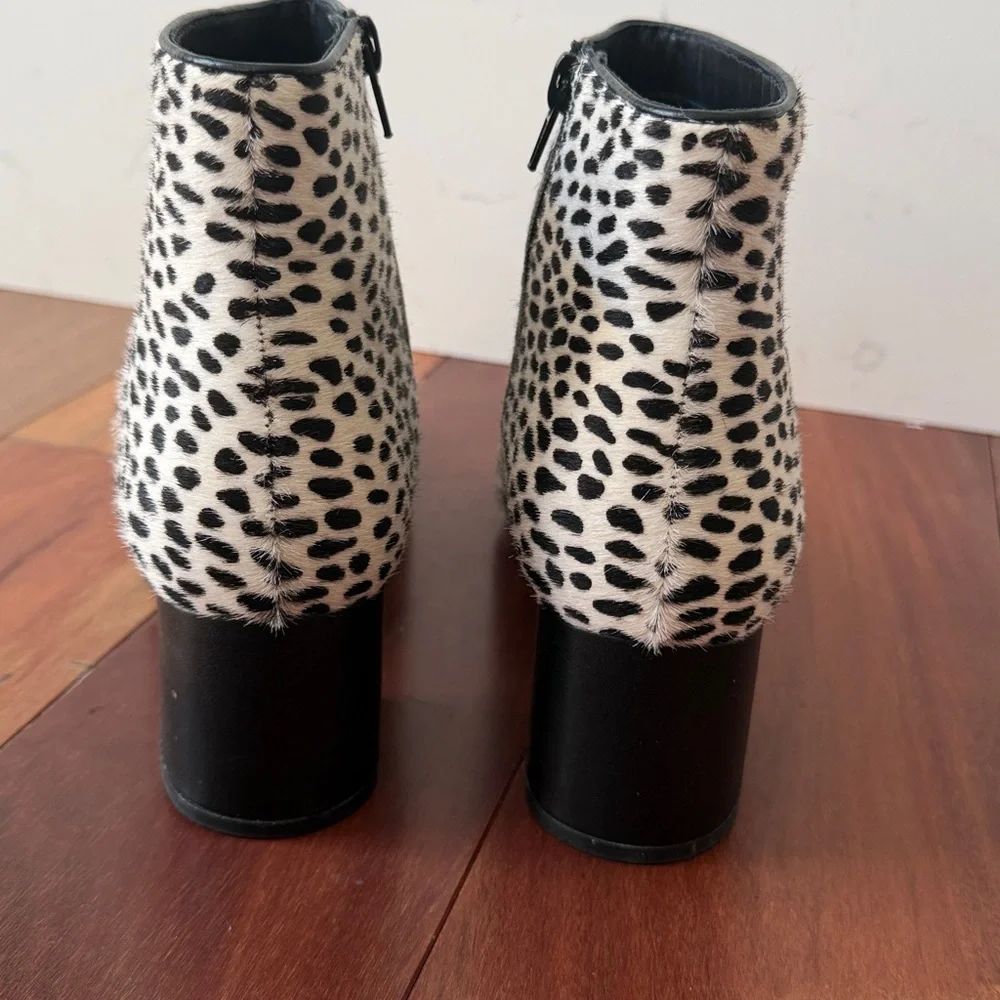 Clarks Women's Sheer Flora‎ 2 animal print Booties 10